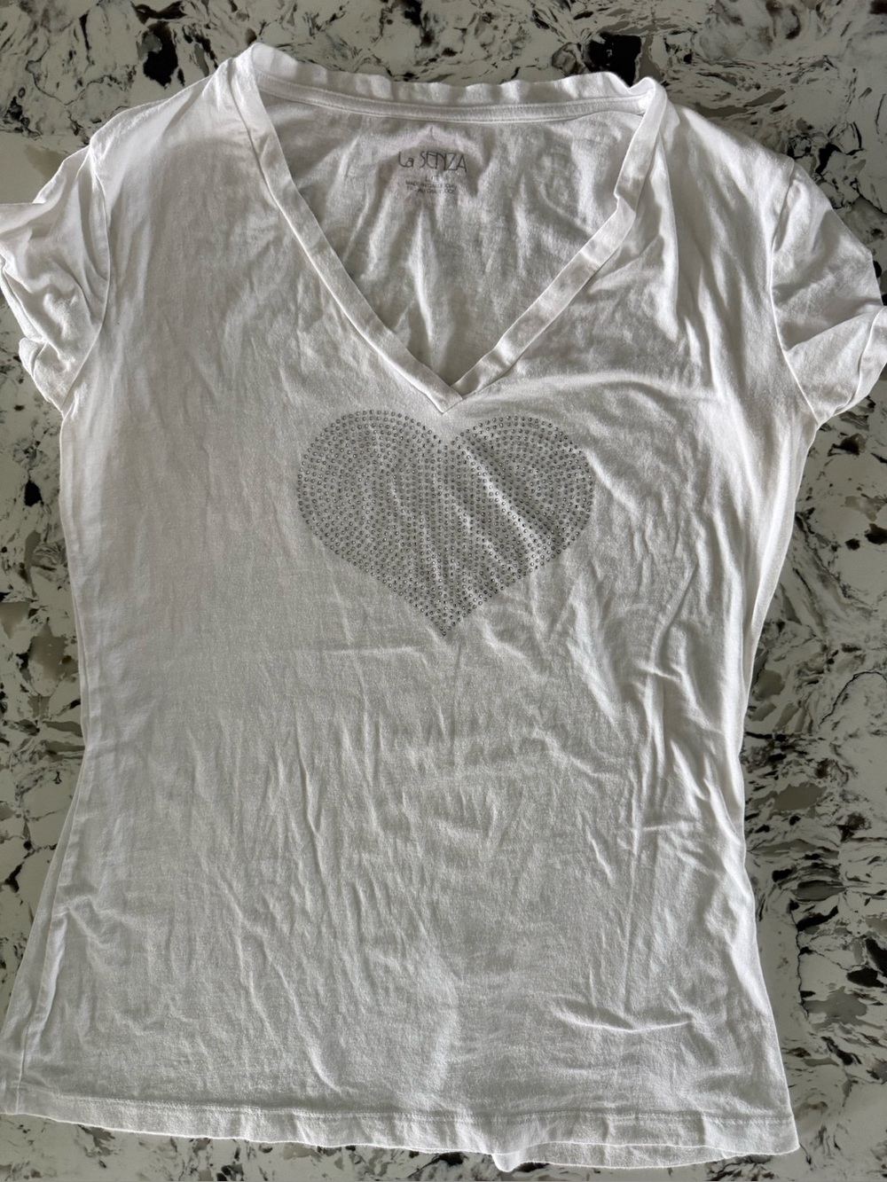 💖 LA SENZA - Rhinestone Heart
V-Neck Tee – Size Large